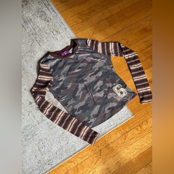 Edikted Camo & Stripe Long Sleeve T-Shirt - Picture 4 of 6